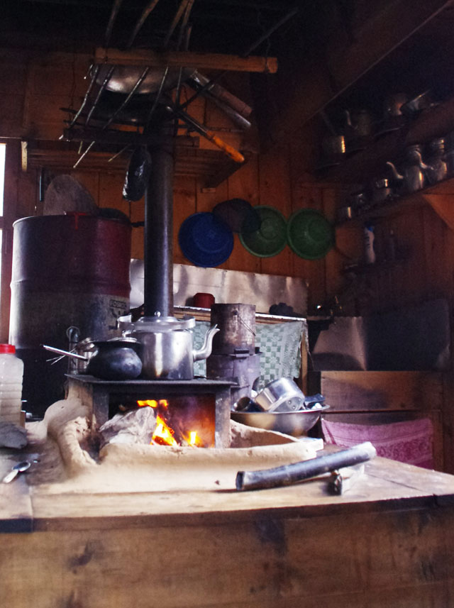 La cuisine, pièce à vivre des Népalais