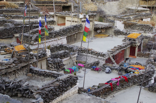 La vue colorée des toits de Marpha