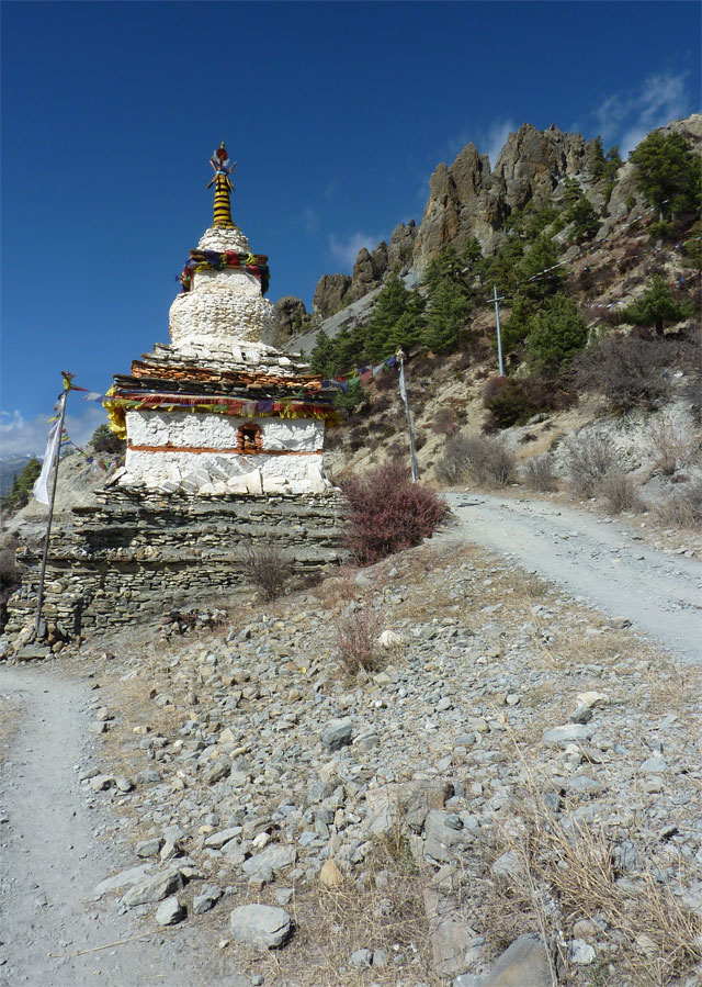 Un stupa sur la route