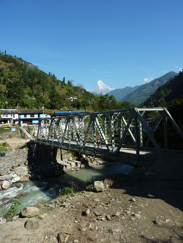 Le pont qui nous ramène au monde réel