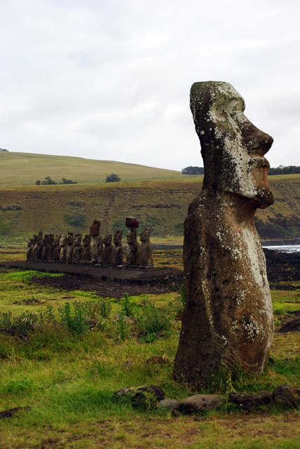 Le Moai solitaire de l'entrée