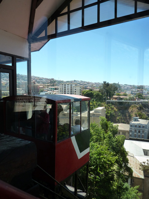 Un des nombreux ascensor de la ville